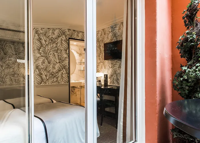 Jardin Le BréaHotel Pas Cher Paris